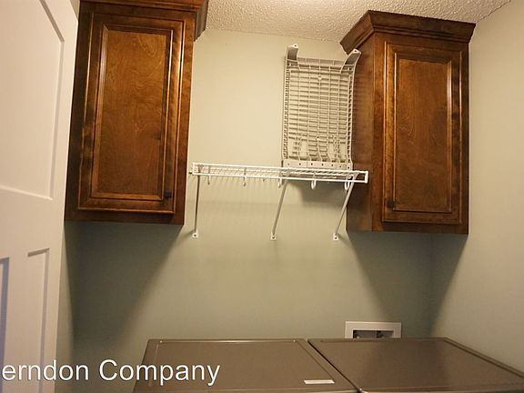 5th image of 4094 Glen Laurel Dr E