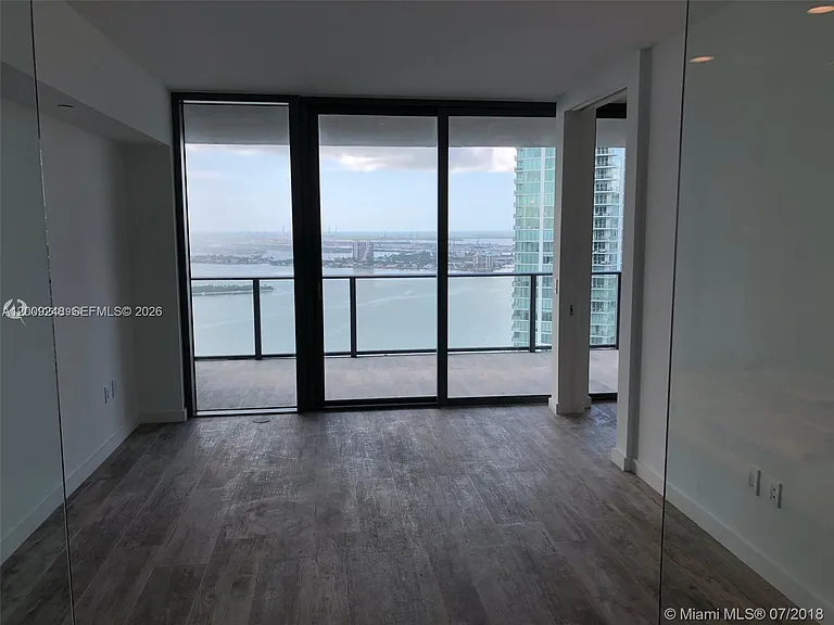 650 NE 32nd St #4005 — Photo 5