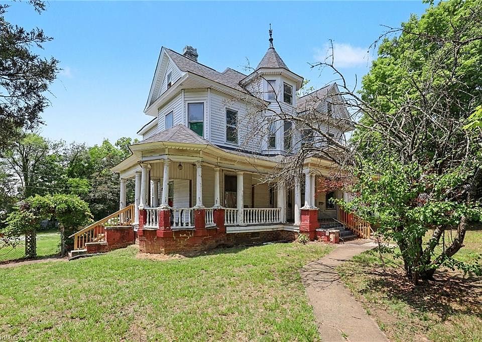 1st image of 504 W Webb Ave