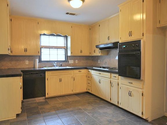 2nd image of 3866 Antoinette Dr