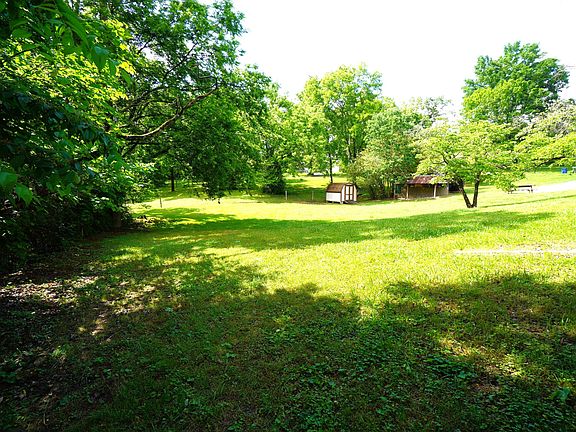 2nd image of 1006 Woodland Way