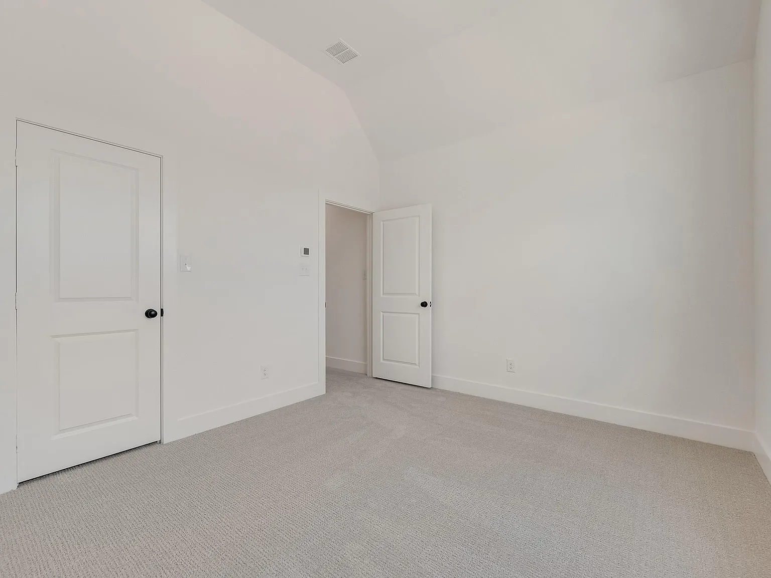 4 bed, 2468 sqft, $3,200 — Photo 3