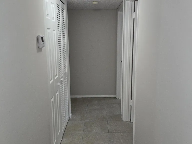1141 Lake Victoria Dr #H — Photo 11