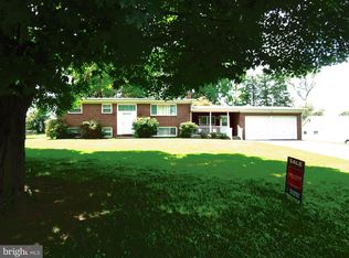 6209 Rolling View Dr, Sykesville, MD 21784