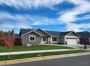 171 SW Jefferson Rd, Grants Pass, OR 97526