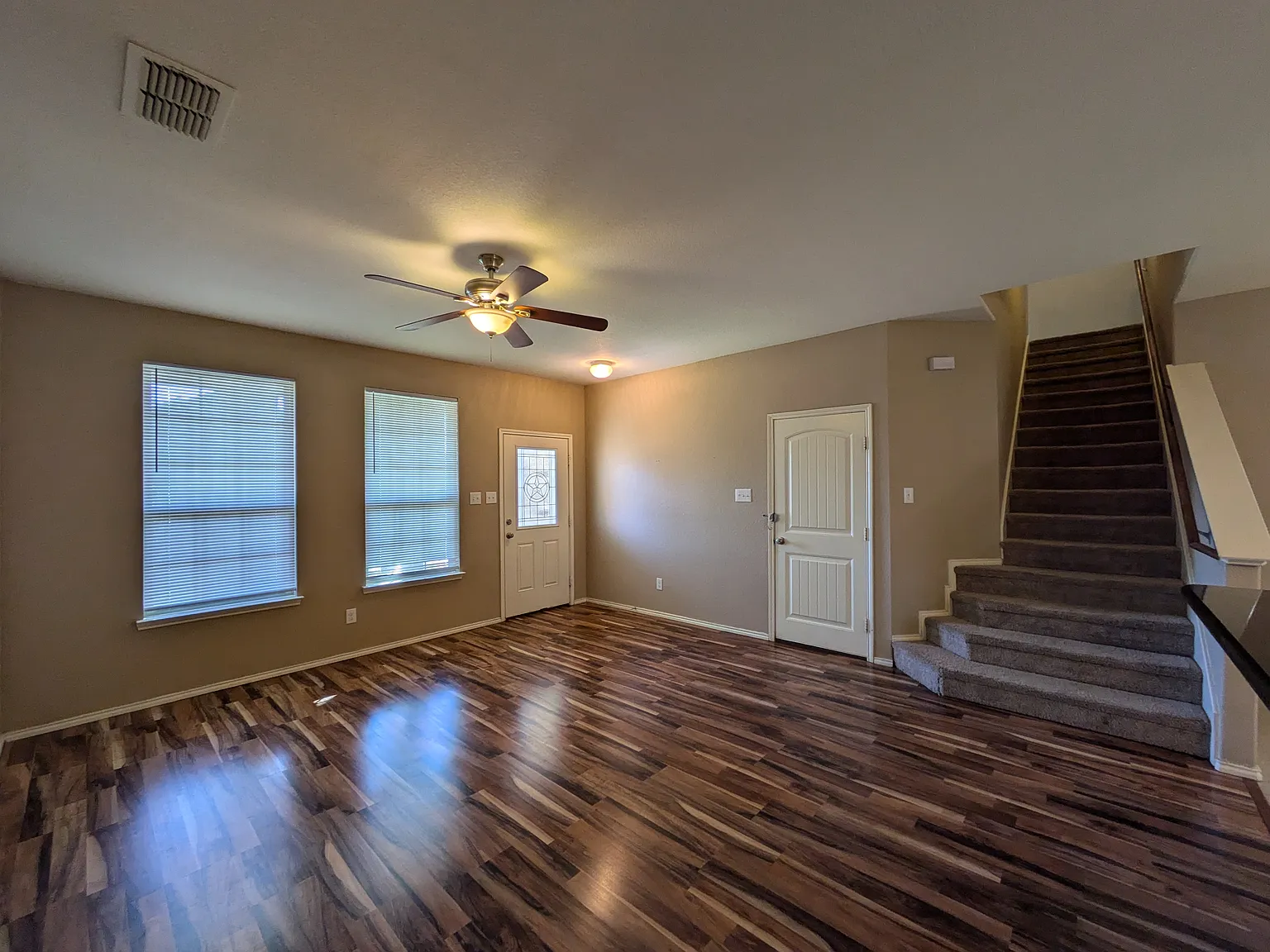 4 bed, 2280 sqft, $2,275 — Photo 4