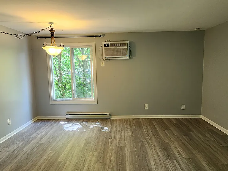 213 Sunny Meade Ln #4 — Photo 3