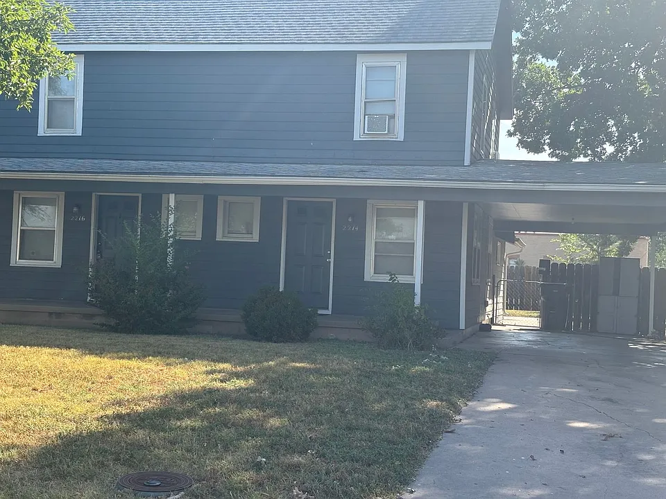 2214 Roanoke Ln