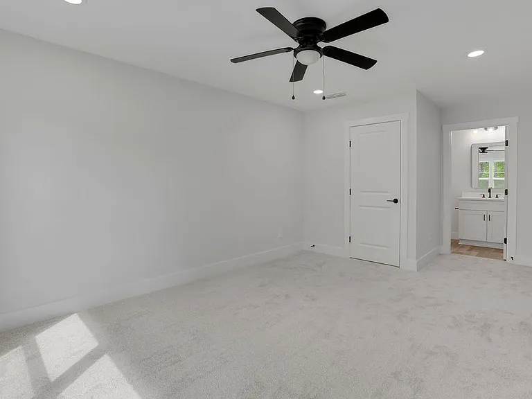 521 S Brady Ave — Photo 15