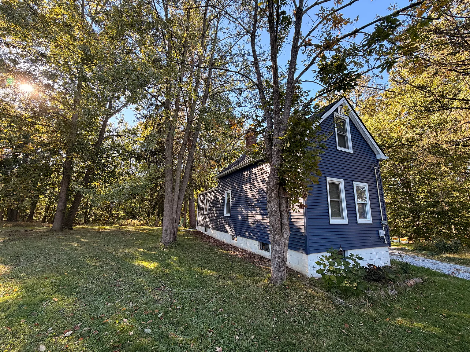 3 bed, 868 sqft, $1,490 — Photo 2