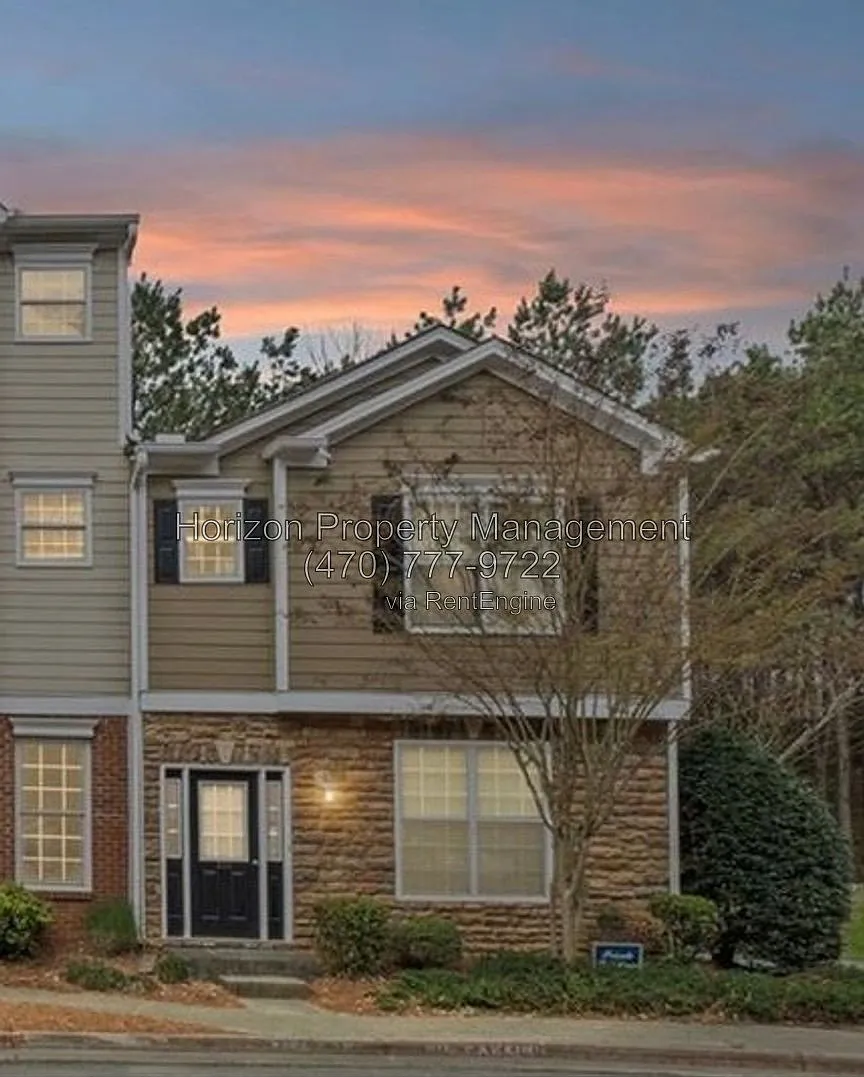 3 bed, 2.0 bath, 1300 sqft, $1,795 — Photo 1