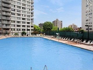 4th image of 2100 Linwood Ave APT 2M