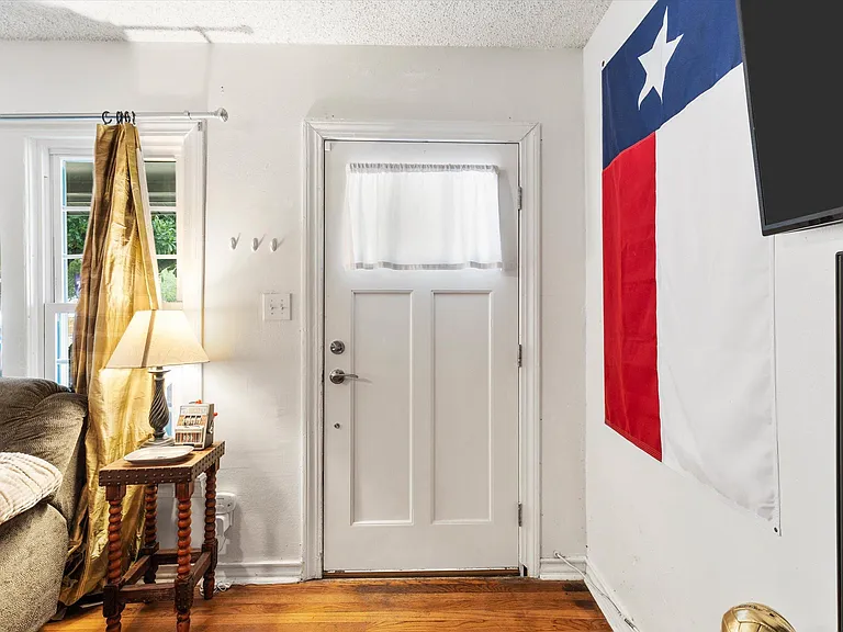 3508 W Biddison St — Photo 4