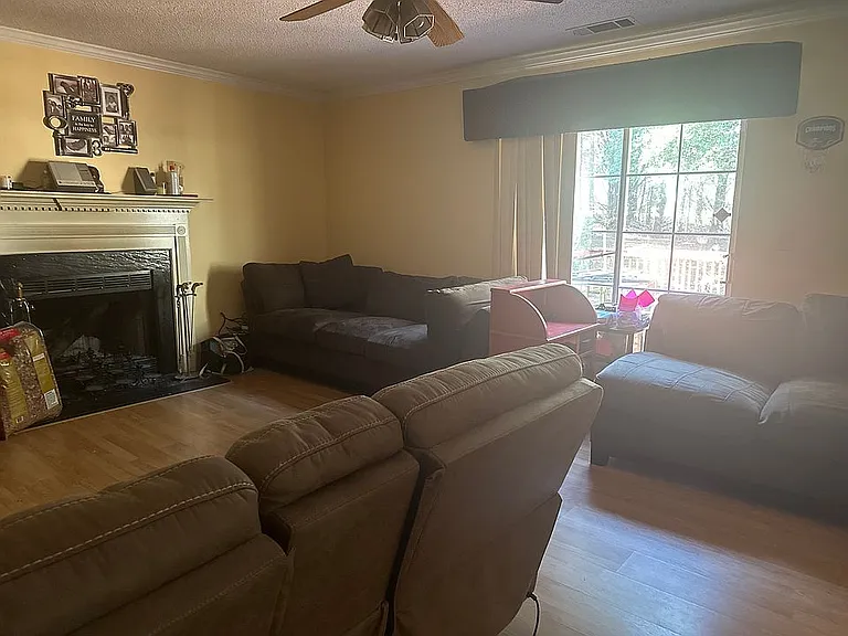 1555 Smithson Dr — Photo 6