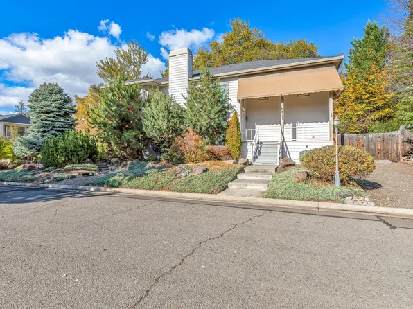 280 Penny Ln, Shady Cove, OR 97539