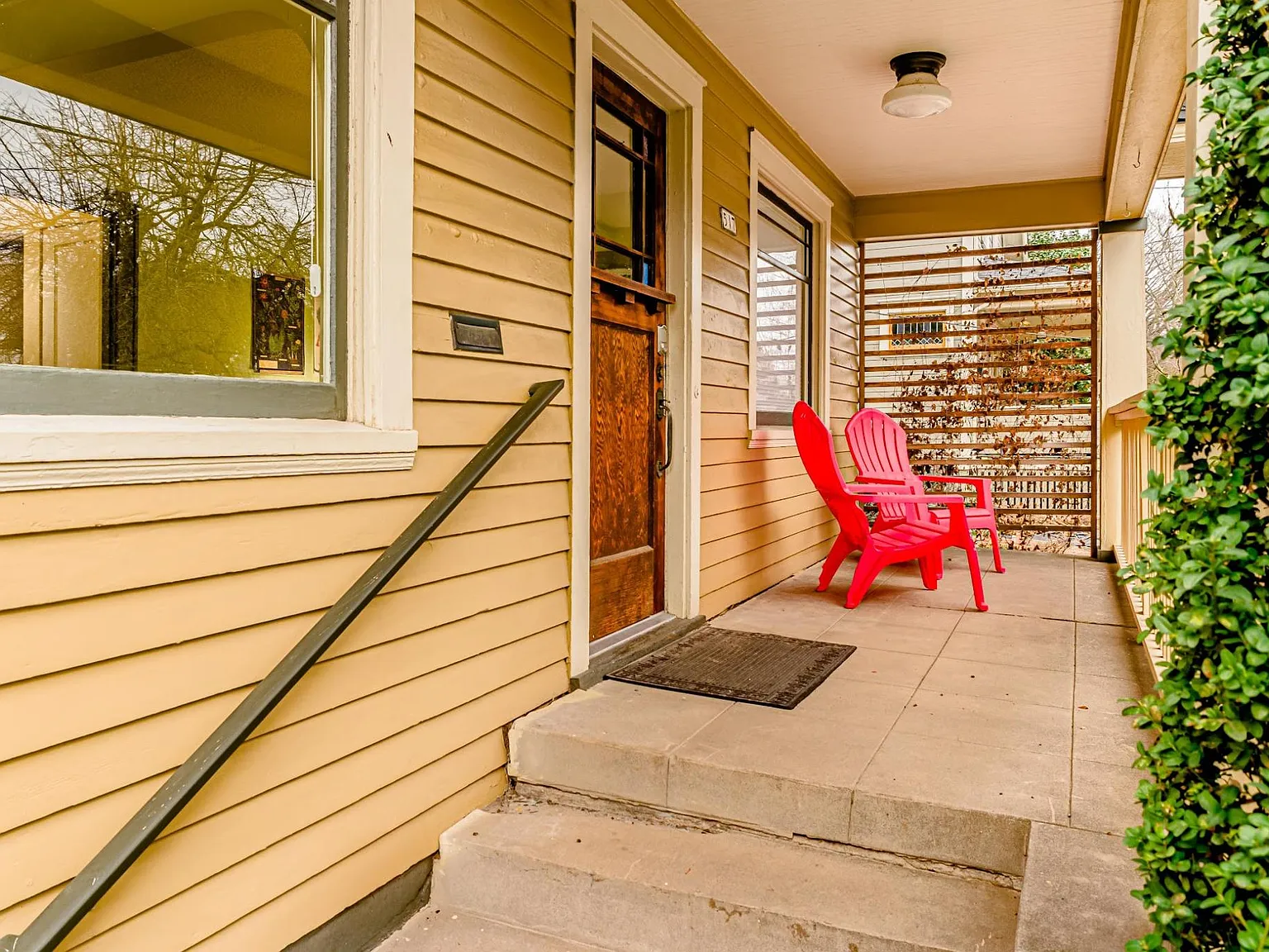 517 NE Fargo St — Photo 2