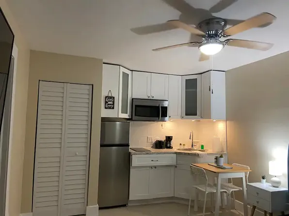 3070 NW 9th Ave APT 1B, Wilton Manors, FL 33311