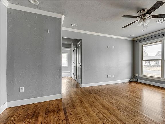 5th image of 1417 Laverne Ave