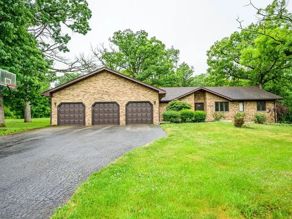 4513 Ripon Rd, Crystal Lake, IL 60012