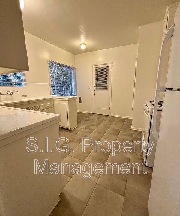 1st image of 7103 Hillside Ave