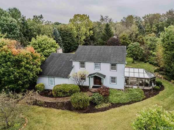 9474 Hidden Lake Cir, Dexter, MI 48130