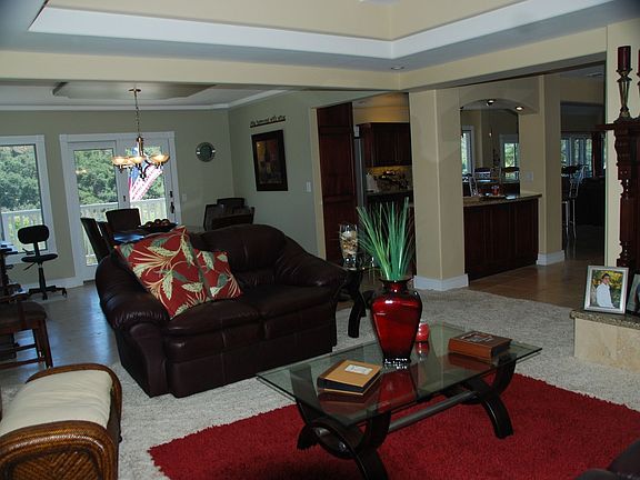 Open Floor Plan/Vaulted Ceiling