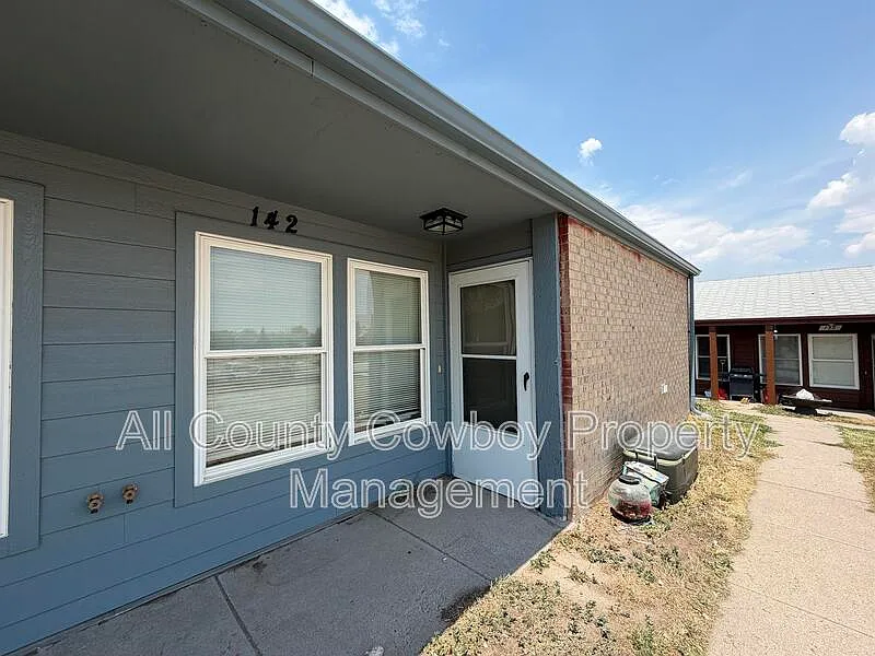2 bed, 1.0 bath, 900 sqft, $1,100 — Photo 2