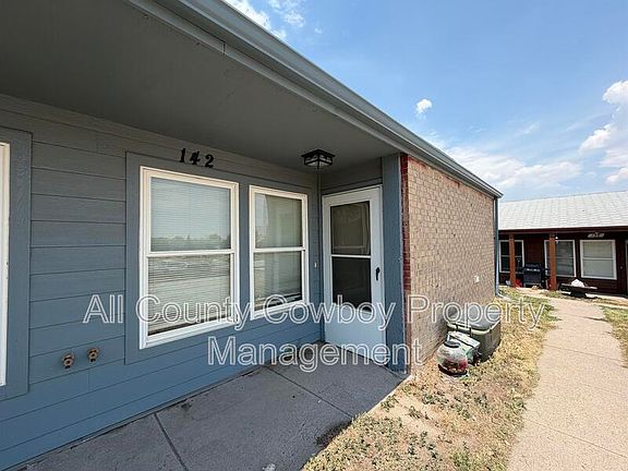 3rd image of 142 S Cribbon Ave