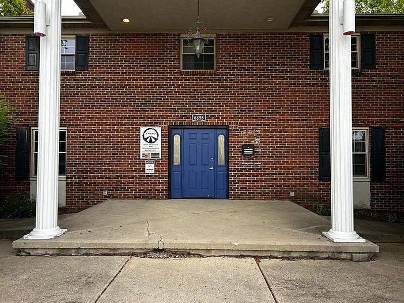 Studio, 1200 sqft, $695 — Photo 1