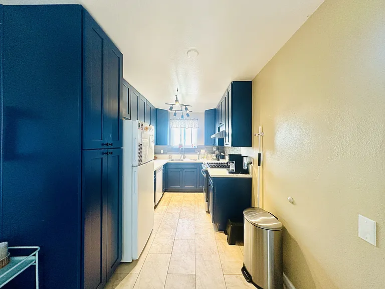 924 Georgia St — Photo 4