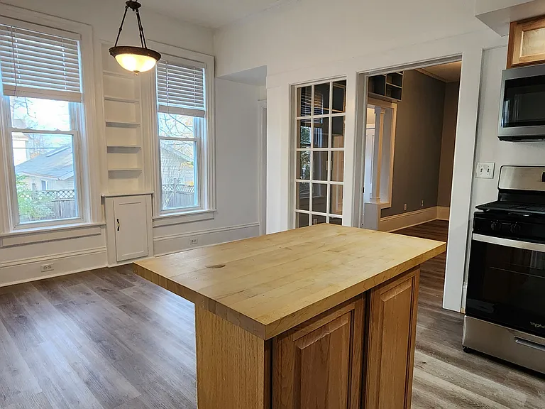 212 Oak St #2 — Photo 8