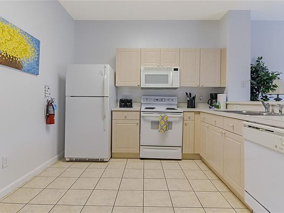 4th image of 2419 Silver Palm Dr