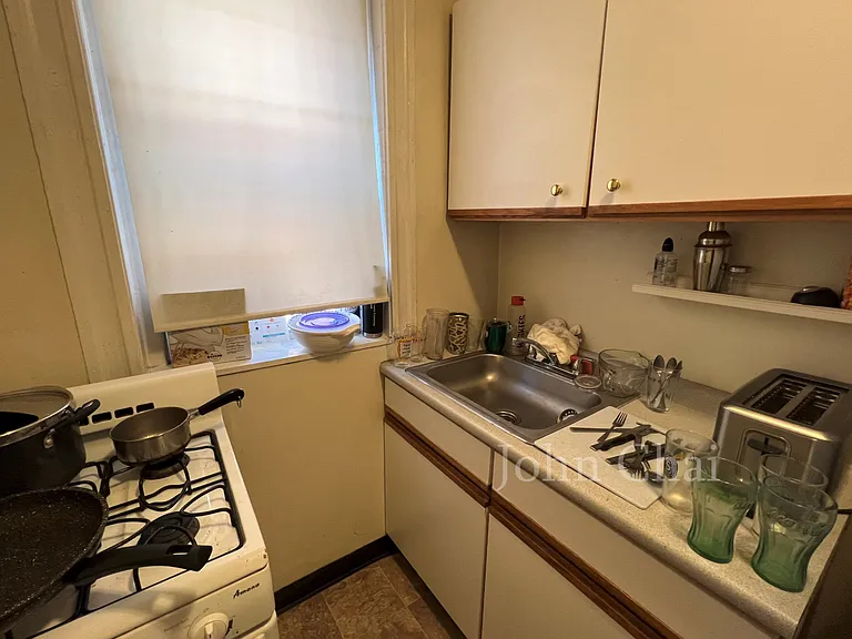 225 Kelton St #1 — Photo 19