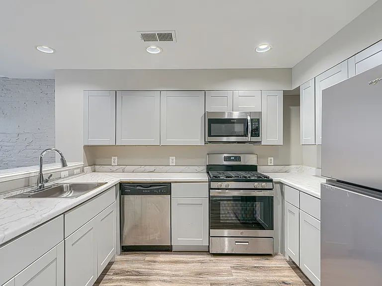 333 S Fremont Ave #H — Photo 7