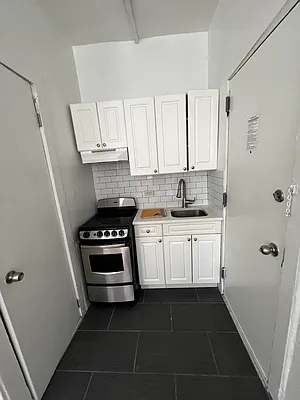 Rented by Salon Realty Corp | media 9