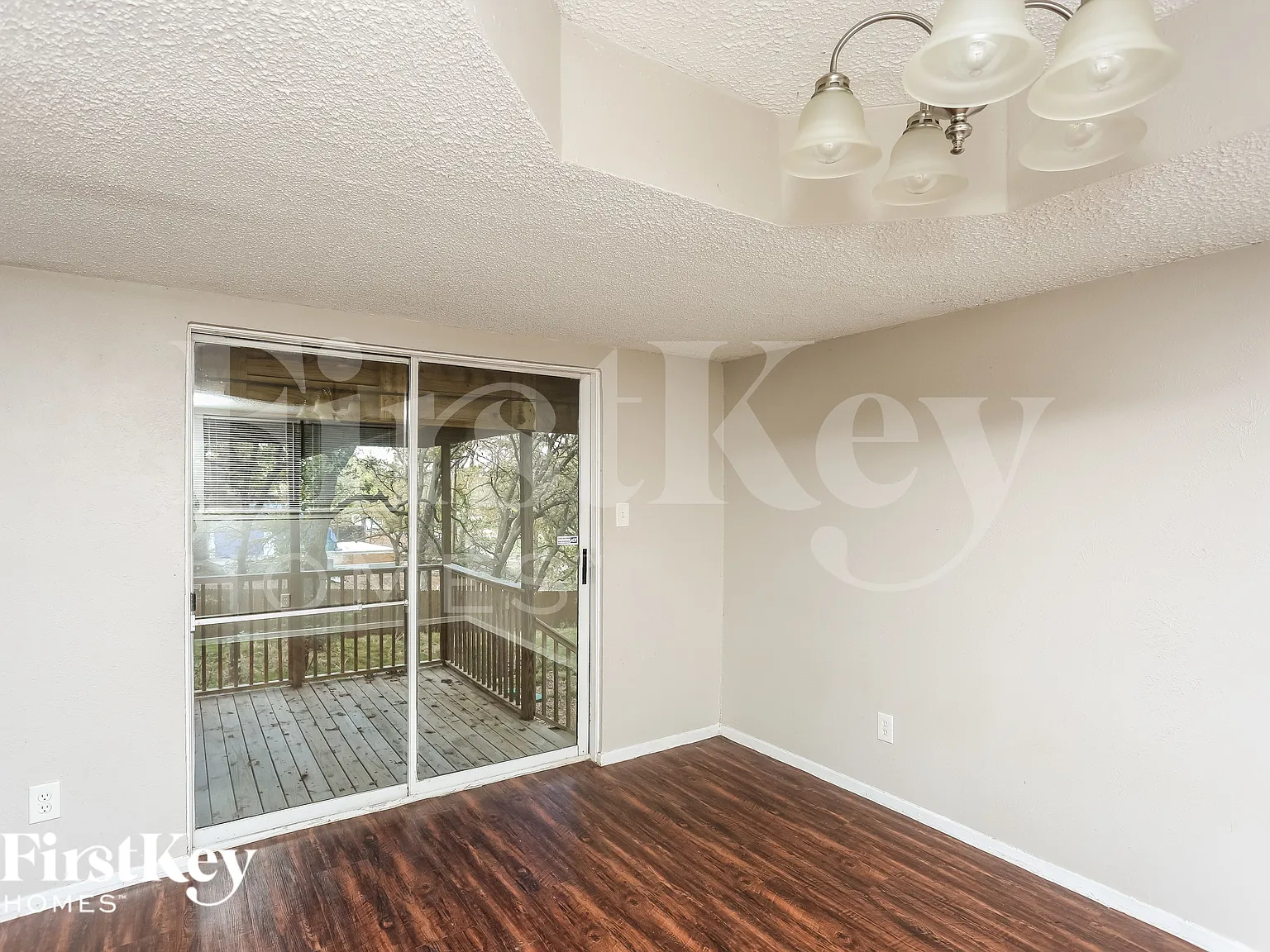 3 bed, 2.5 bath, 1584 sqft, $2,130 — Photo 4