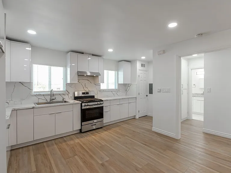1X-16724 16730 Crenshaw Blvd — Photo 12