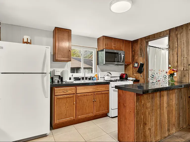 21504 Shady Ln — Photo 7
