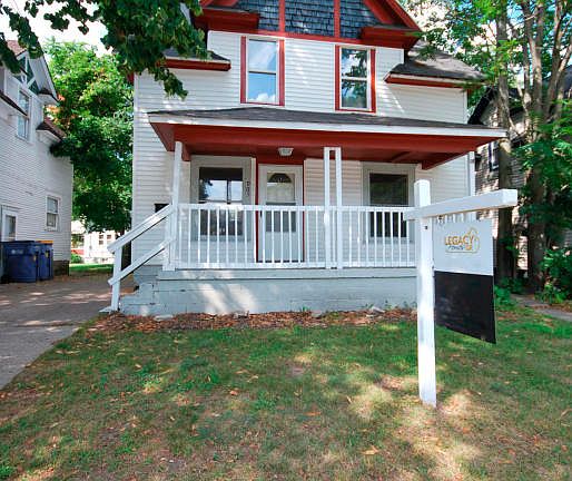 2nd image of 905 Oakdale St SE