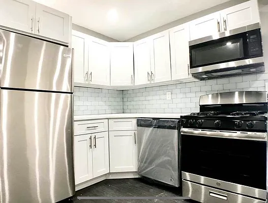 Rented by Bruma Realty LLC | media 8