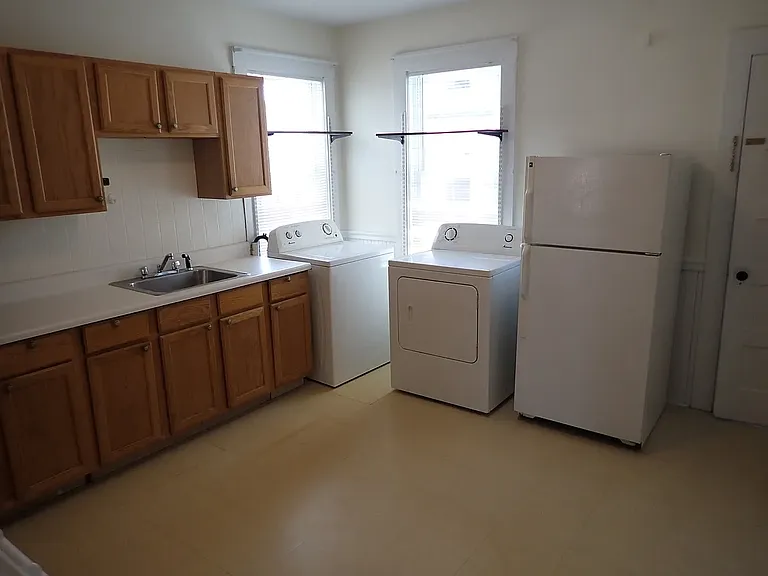 265 Ash St #2 — Photo 3