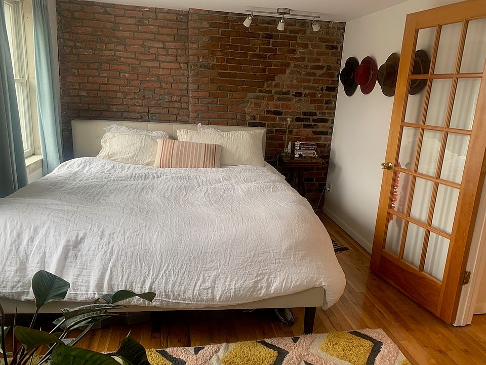 1st image of 137 Huntington St APT 3