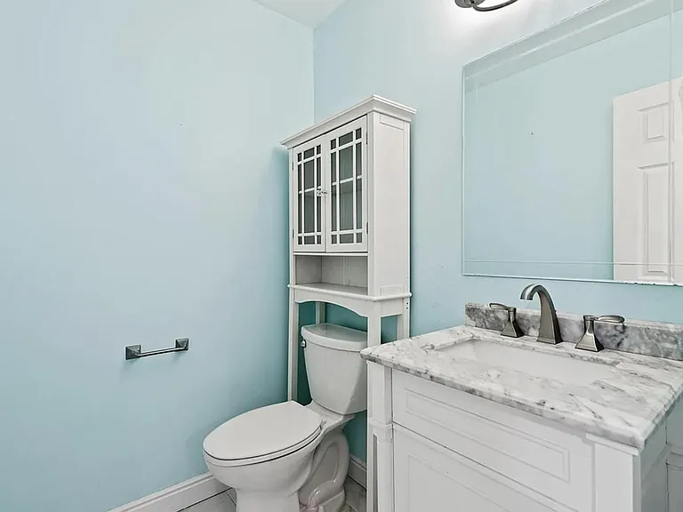 929 N Washington St #4 — Photo 12