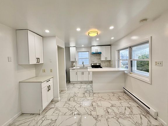 2nd image of 140 Sand St