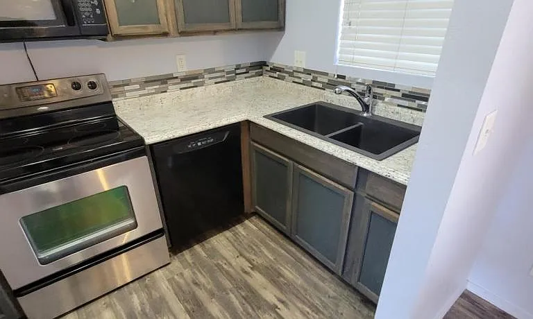 690 Paseo Granada — Photo 7