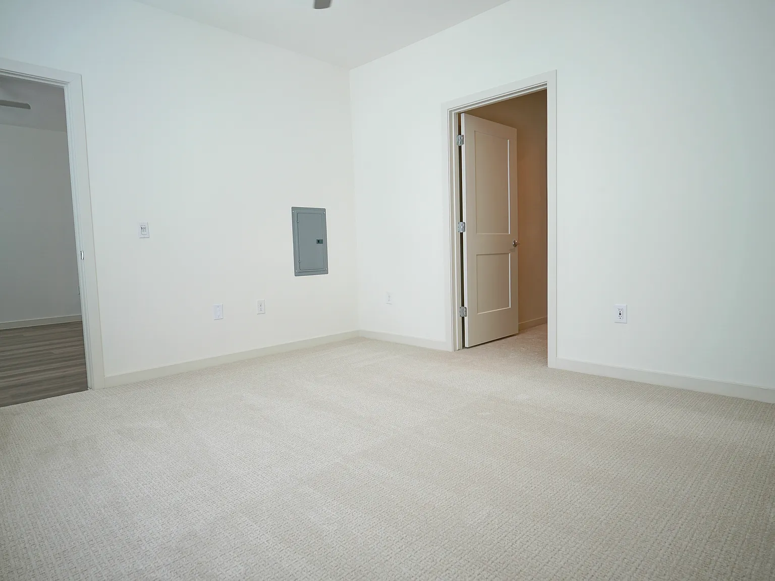 1 bed, 840 sqft, $1,295 — Photo 4