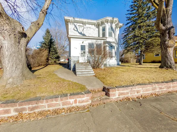 510 E 8th St, Dell Rapids, SD 57022