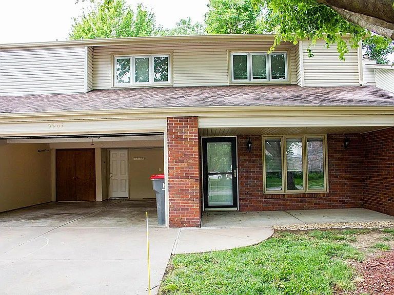 1st image of 5901 Oakridge Dr