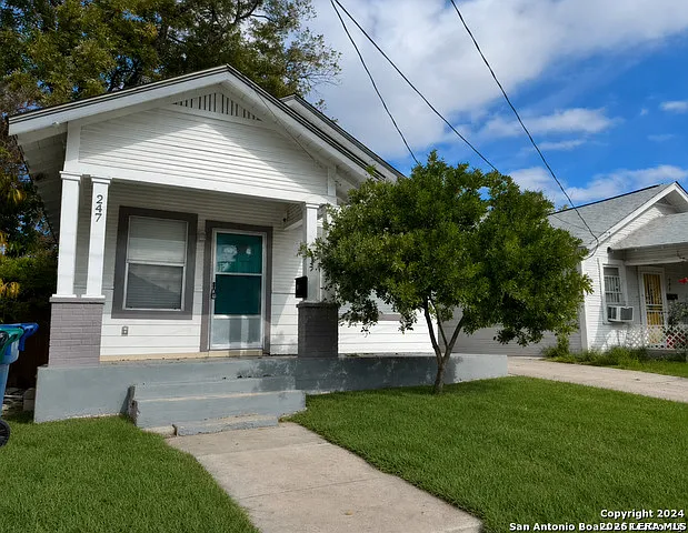 3 bed, 1.0 bath, 1100 sqft, $1,450 — Photo 1
