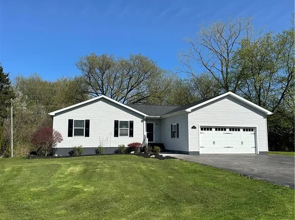 50 Elmhurst Cir, Auburn, NY 13021